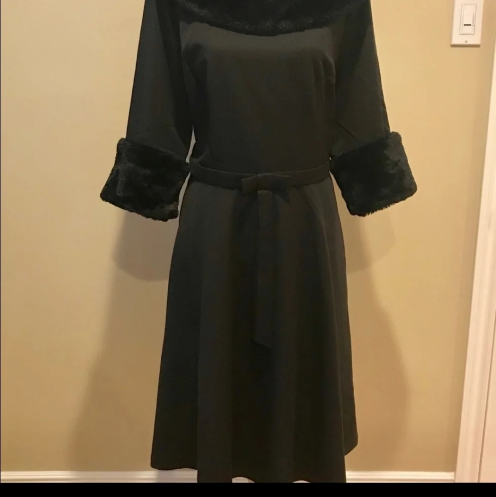 Black dress - Picture 2 of 5